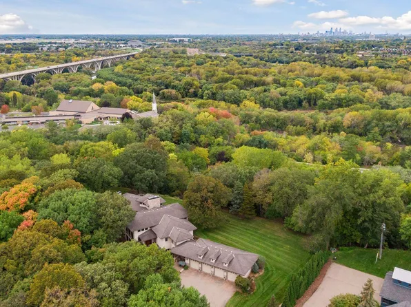 10 Windy Ridge Pl, Mendota, MN 55150