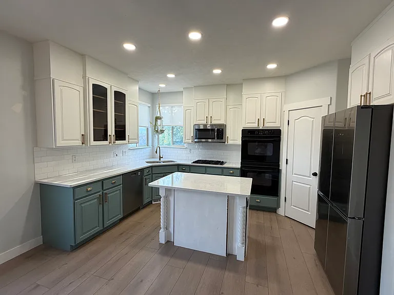2769 W Shady Hollow Ln — Photo 9