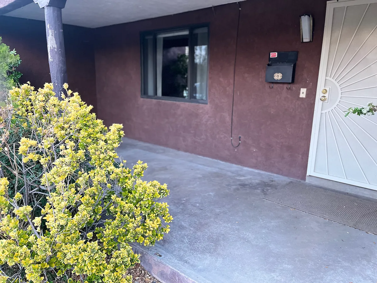 Covered front porch - 3021 Delano Pl NE