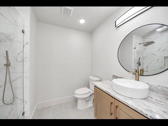 3rd image of 13406 Shady Ln