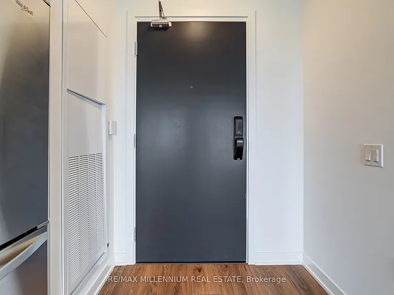 395 Dundas St W #531 — Photo 8