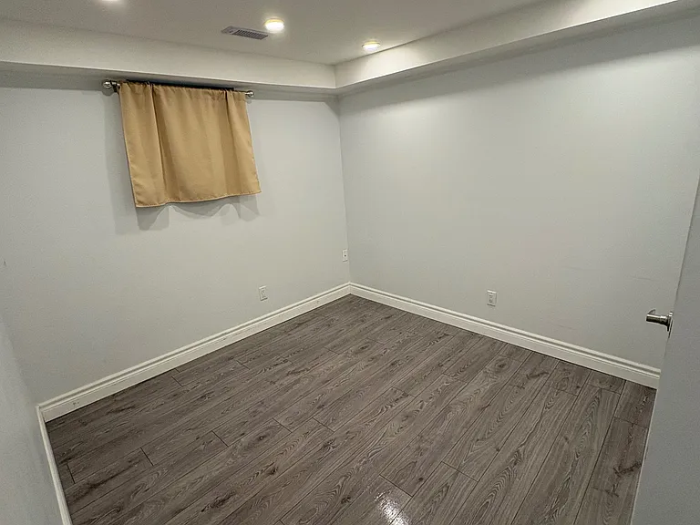 135 Bonham Blvd #BASEMENT — Photo 37
