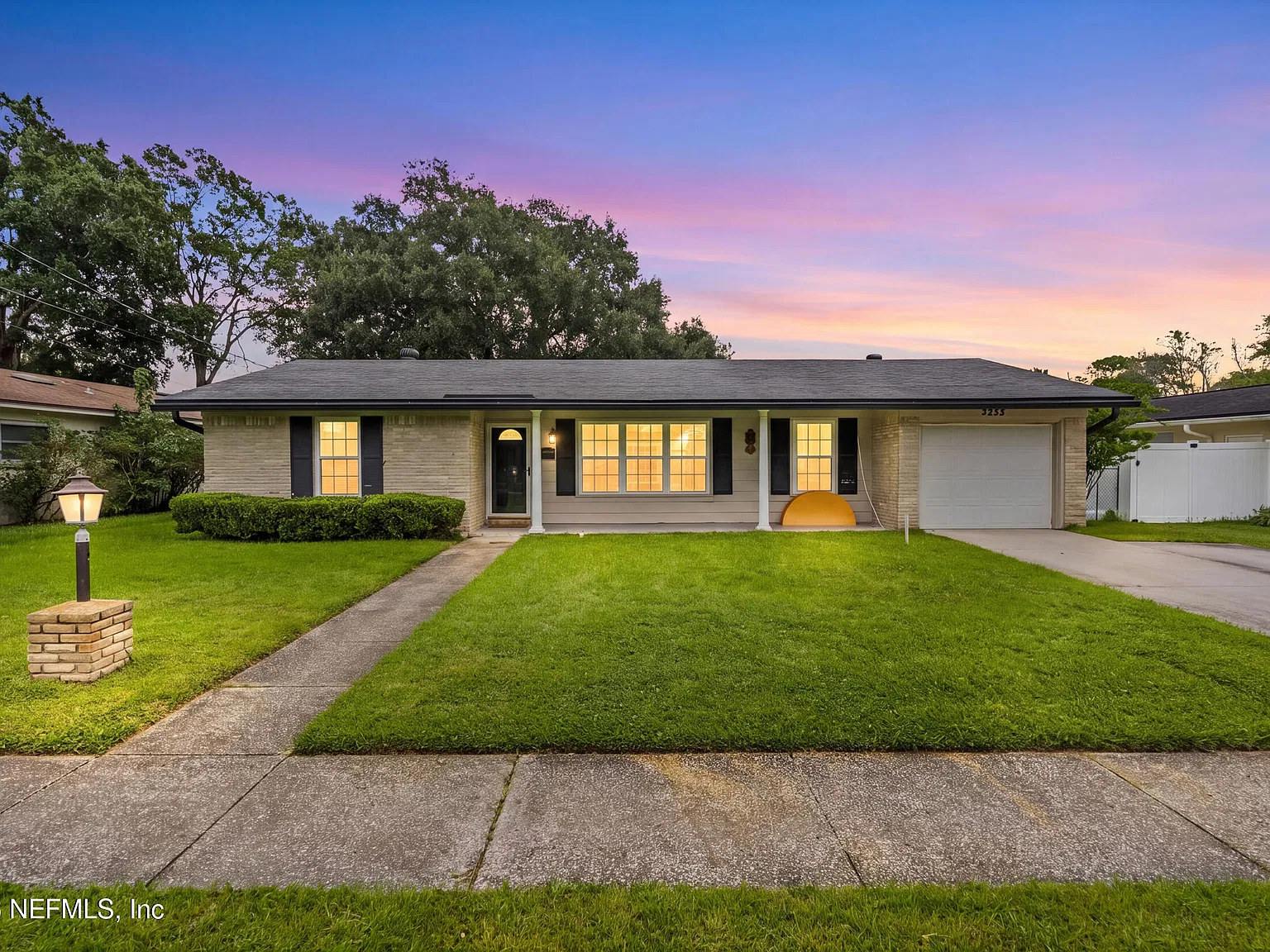 3 bed, 2.0 bath, 1450 sqft, $2,300 — Photo 1