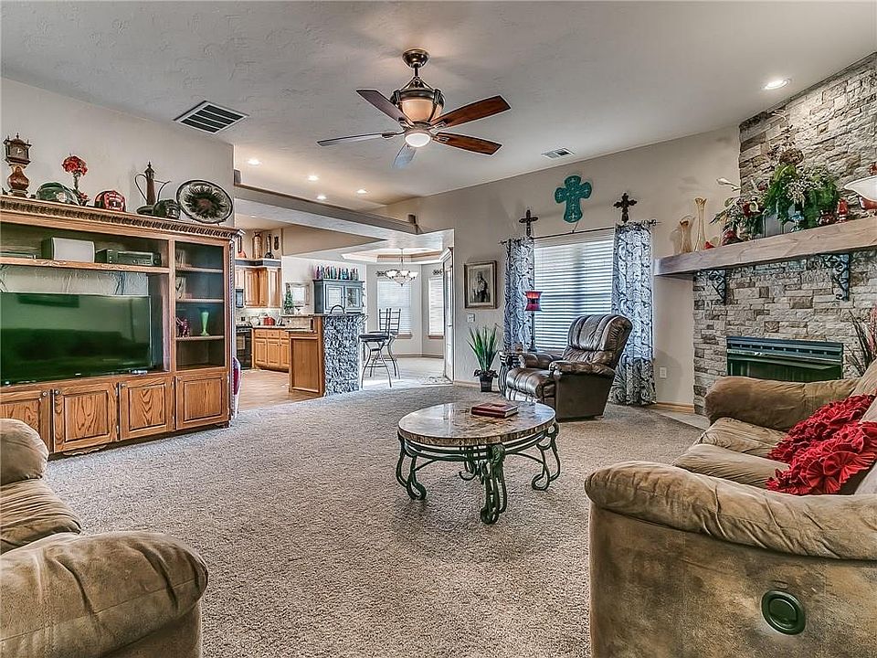1st image of 6 Willow Creek Dr