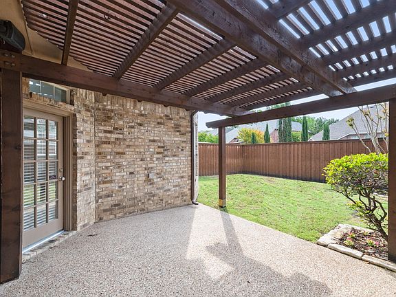4th image of 2704 Barrington Dr