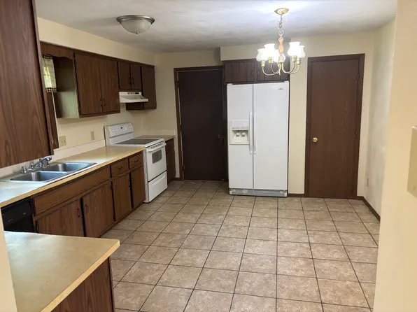 2419 S Schaefer St, Appleton, WI 54915