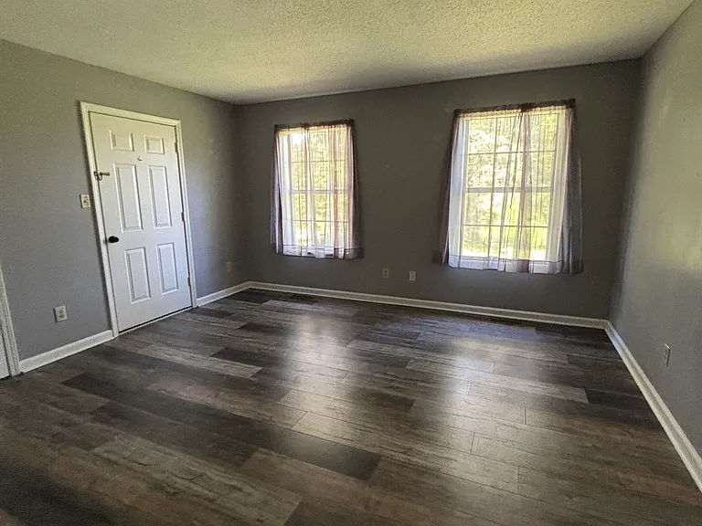 2518 Vick Ln — Photo 3