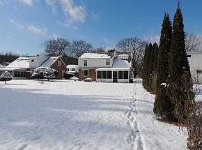 2nd image of 609 Delano Ave