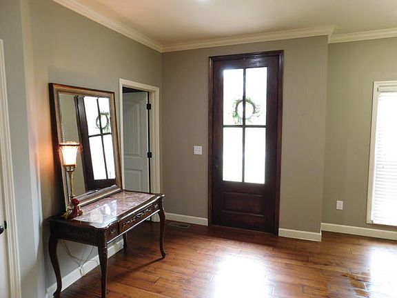 4th image of 365 Bluff View Dr