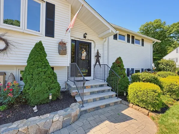 3 Cornell Dr, Milford, MA 01757
