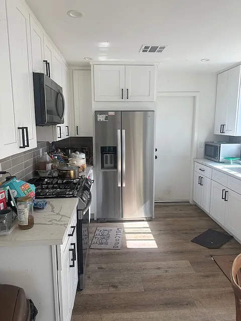 3 bed, 6611 sqft, $780 — Photo 2