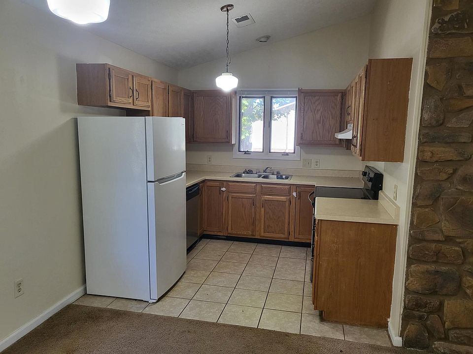 2nd image of 218 Pulley Way