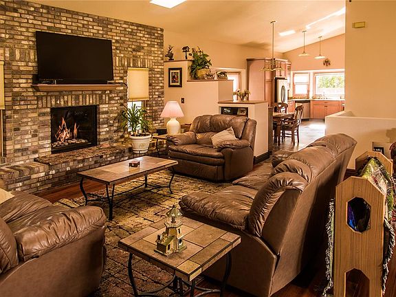 2nd image of 40 Posada Dr