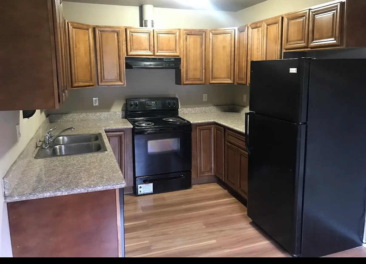 2 bed, 1.5 bath, 1050 sqft, $1,495 — Photo 2