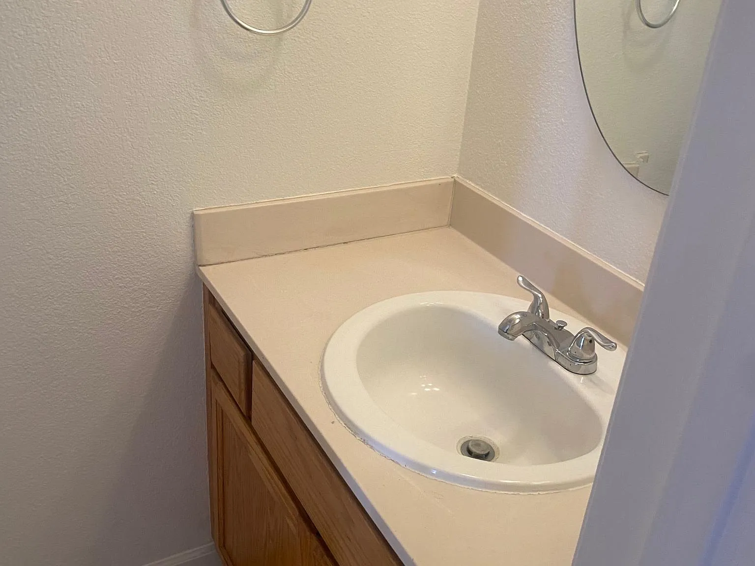 3 bed, 1.5 bath, 1320 sqft, $3,195 — Photo 4