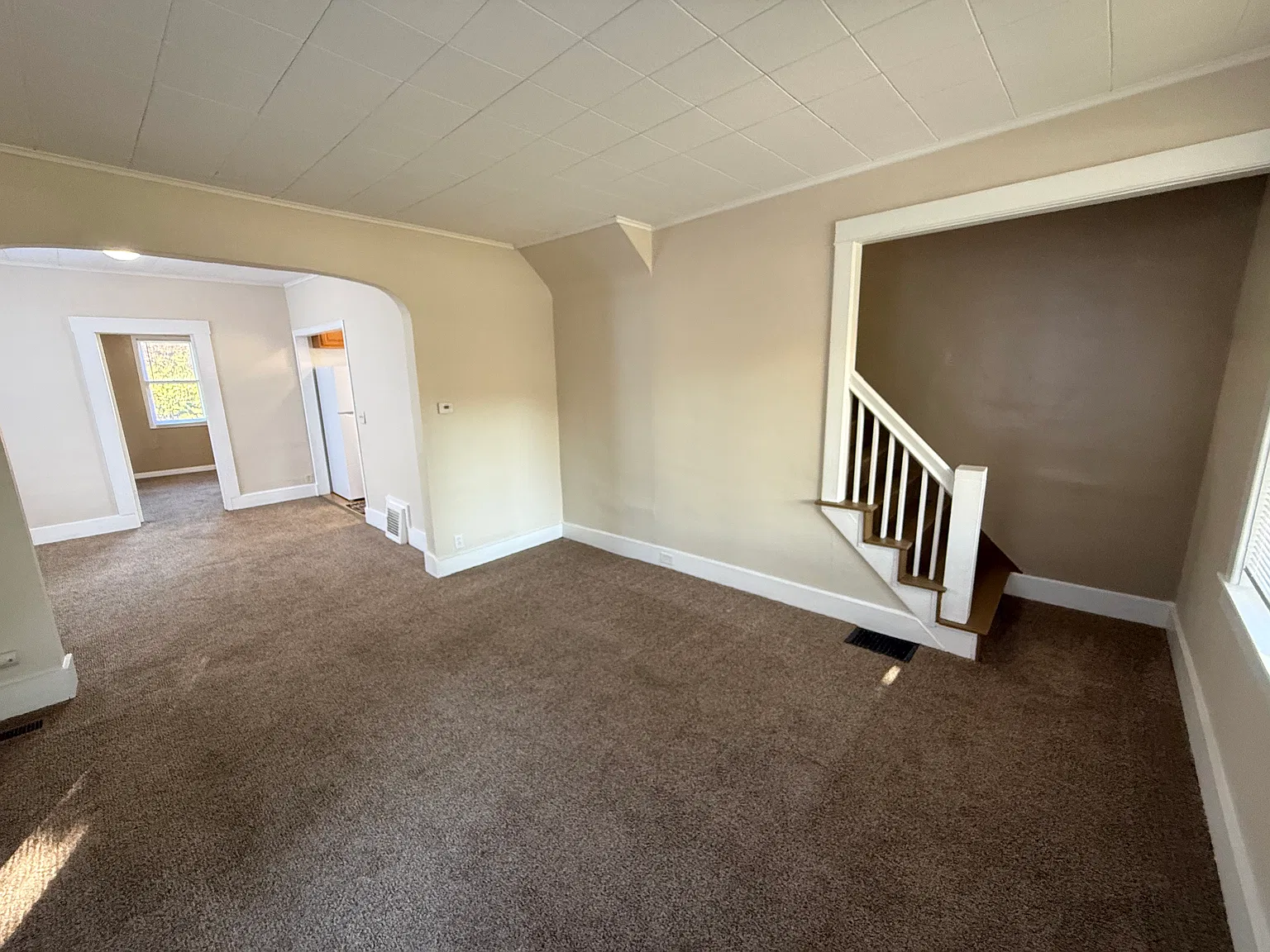 3 bed, 1.5 bath, 1300 sqft, $1,100 — Photo 2