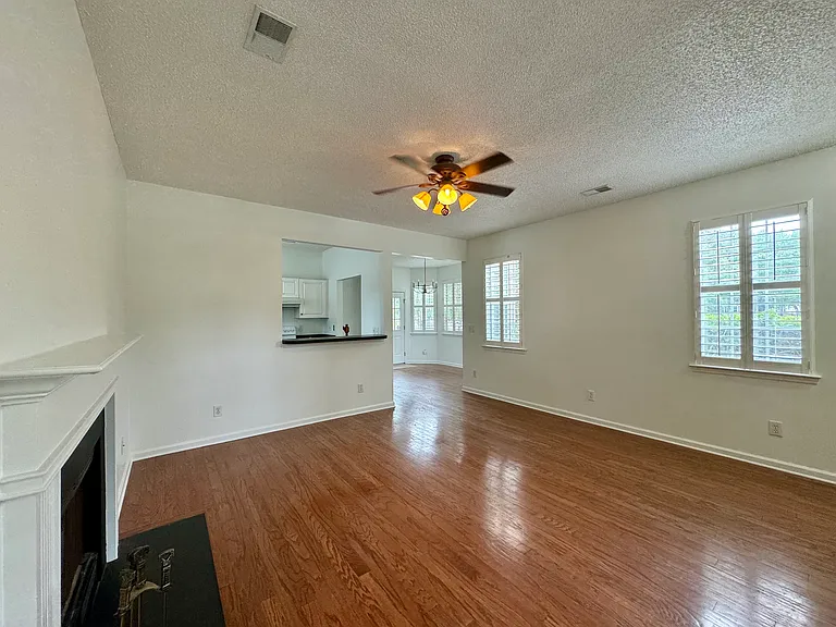 2476 Fulford Ct — Photo 7