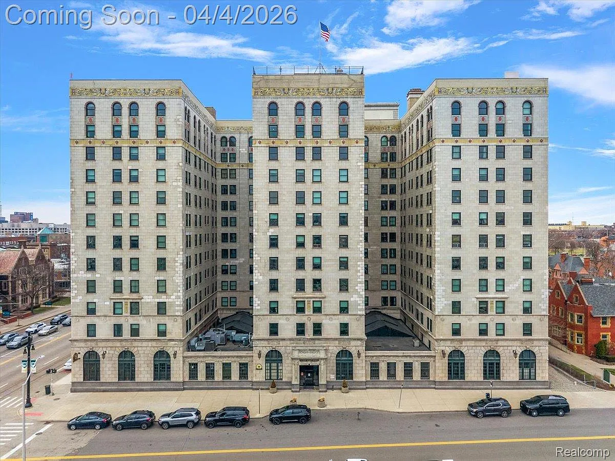 15 E Kirby St APT 429 photo 1