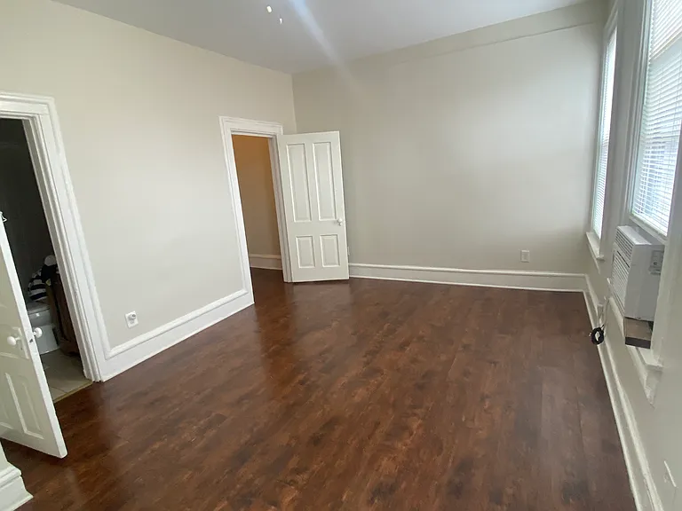 3213 S Parnell Ave #2R — Photo 6