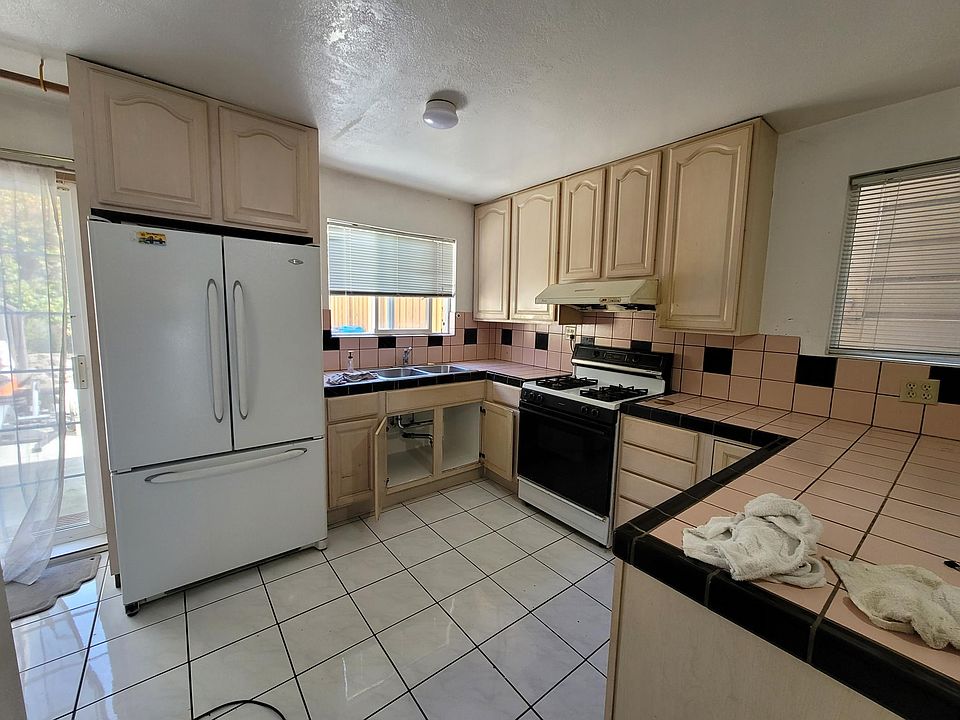 1st image of 149 College Ave