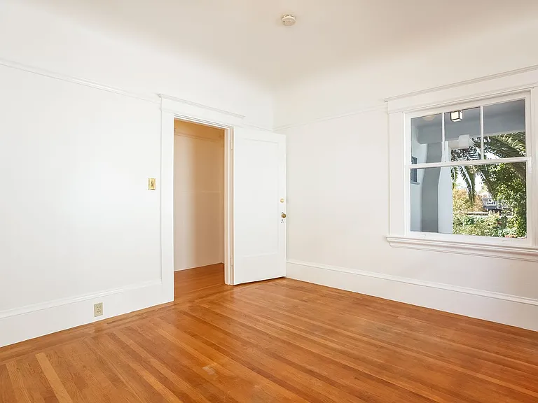 6458 Colby St — Photo 23