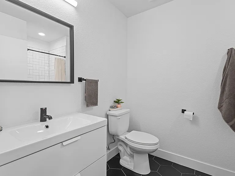 The Everett — Photo 28