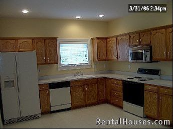 large all appliance eat-in kitchen