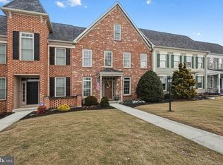 3 Jamestown Sq, Mechanicsburg, PA