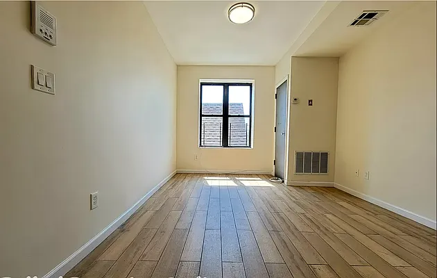 Rented by Farside Realty LLC | media 3