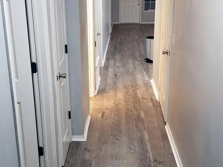 2423 W Gum St — Photo 2