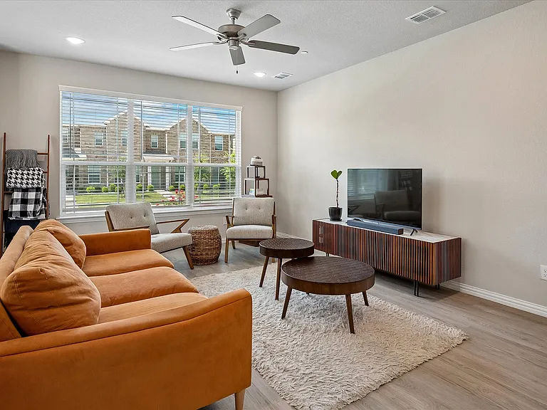 2829 Bellflower Dr — Photo 8