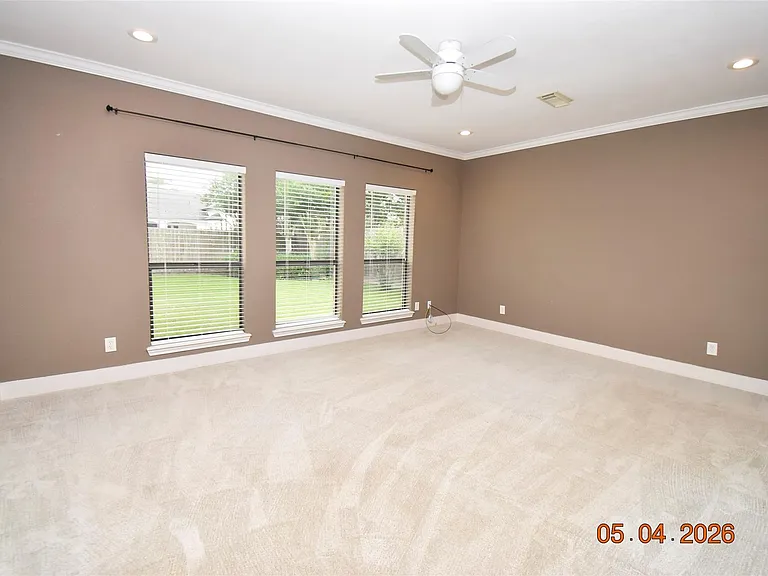 421 Creekside Dr — Photo 12