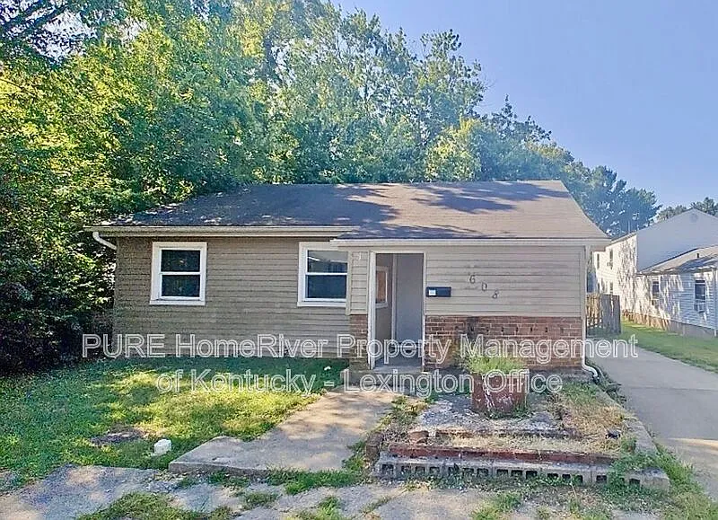 3 bed, 1.0 bath, 900 sqft, $1,195 — Photo 2