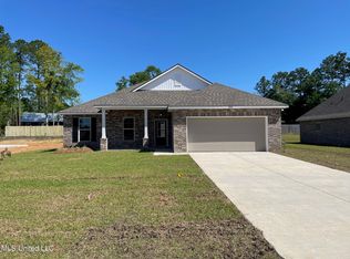 11436 Memphis Cir, Ocean Springs, MS 39564