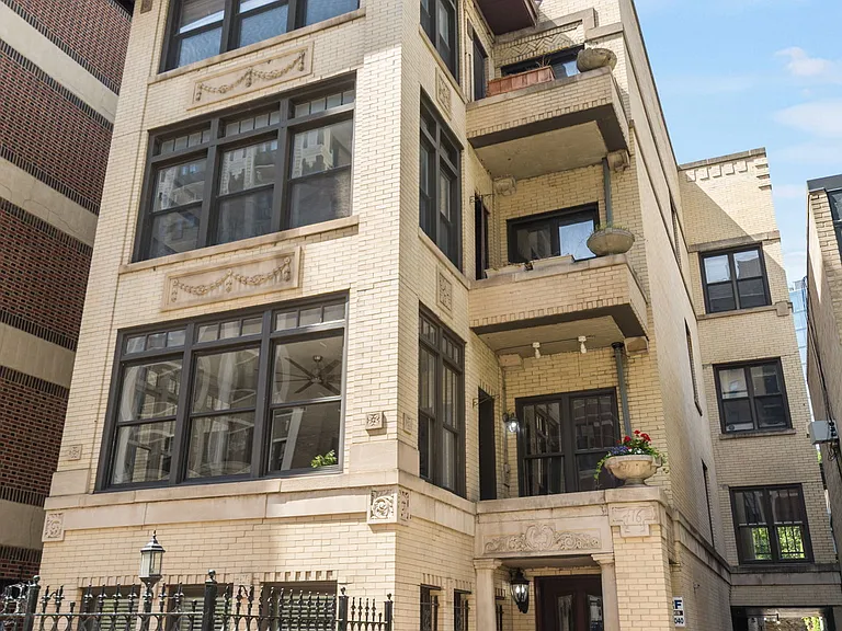 416 W Surf St #101 — Photo 24