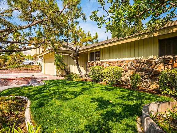 4th image of 860 Crest Vista Dr