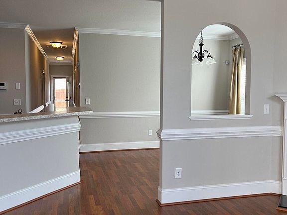 3rd image of 3516 Ellsworth Dr #B