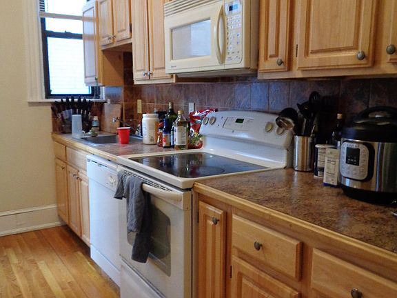2nd image of 39 Carlton St #5