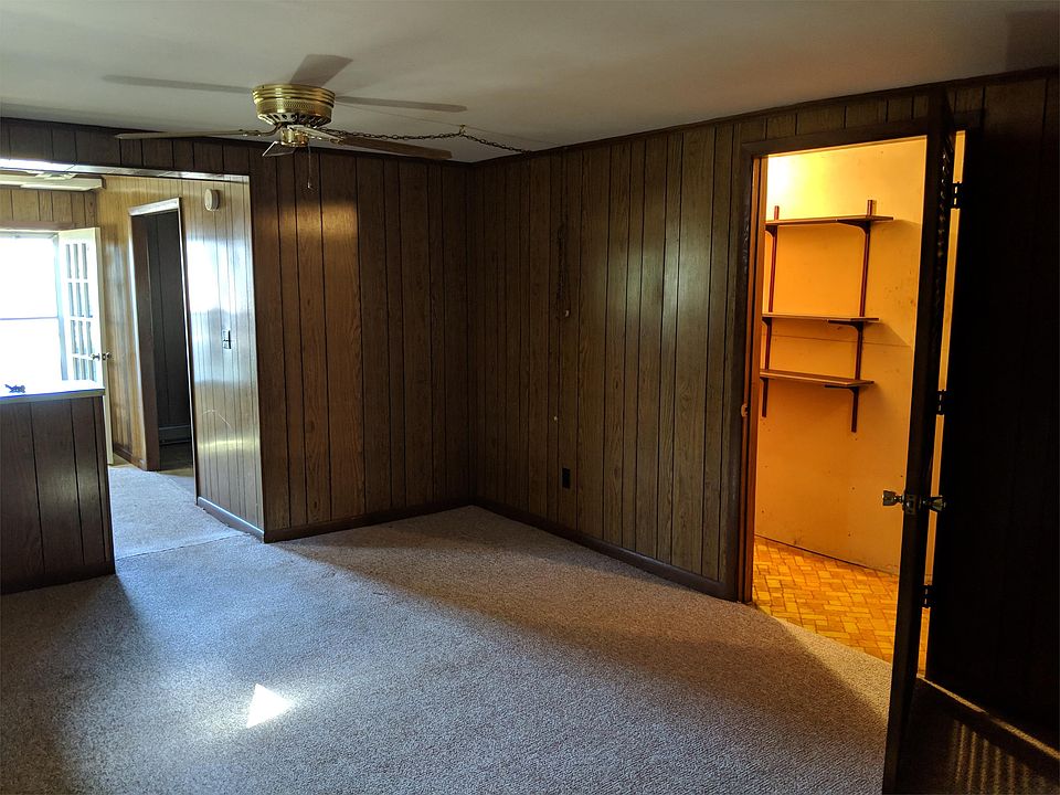 1st image of 410 W Maple St APT 3