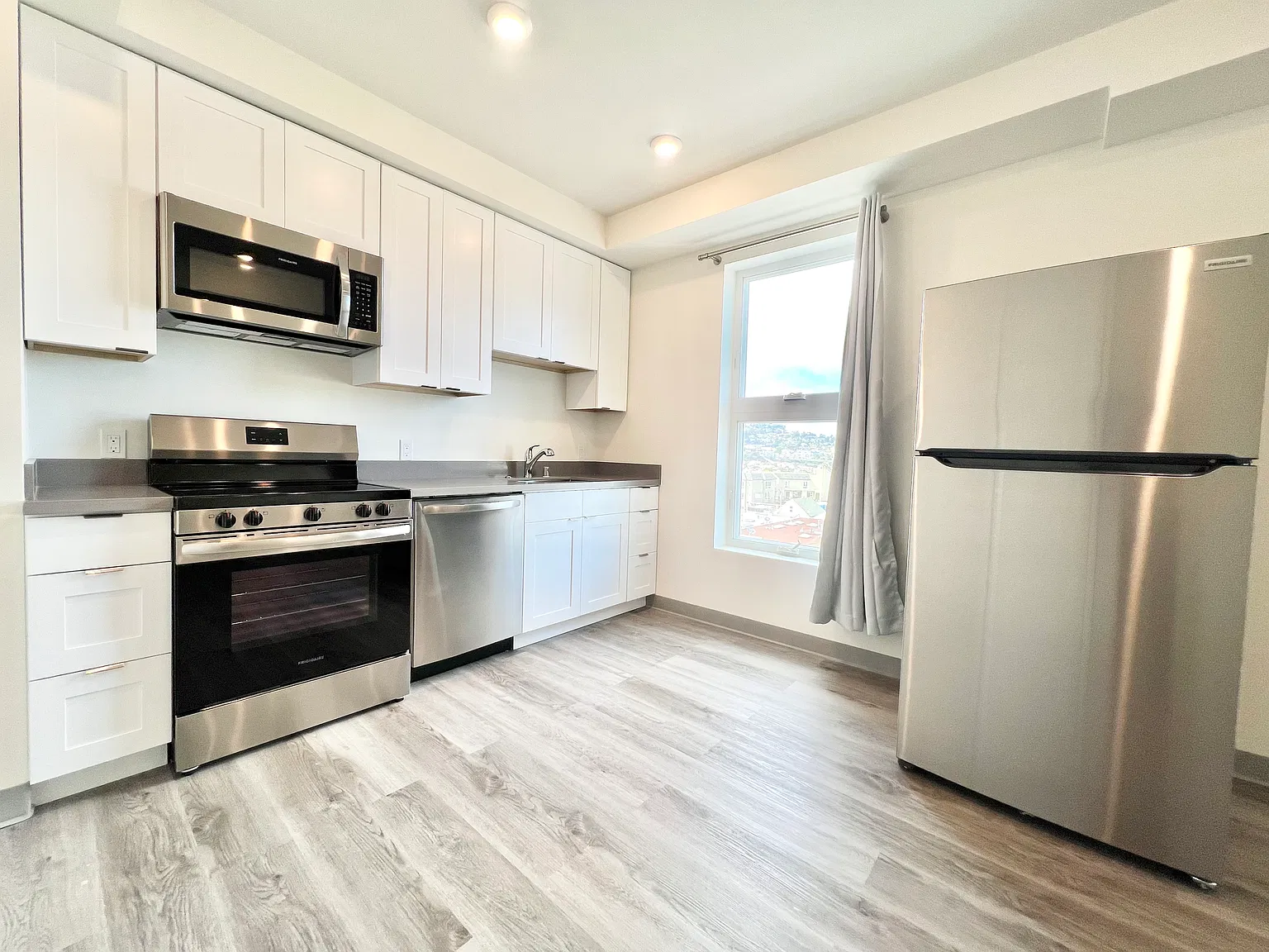 4742 Mission St #407 - Main Image