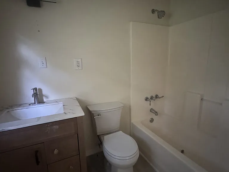 1011 Carter St — Photo 12