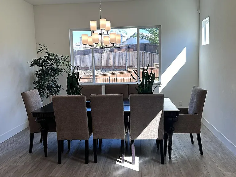 627 Lincoln Ct — Photo 5