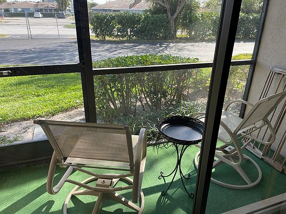 2nd image of 1901 NE Collins Cir APT 9-30