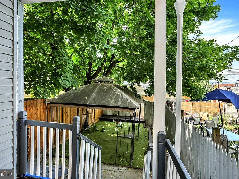 234 W Douglass St — Photo 5