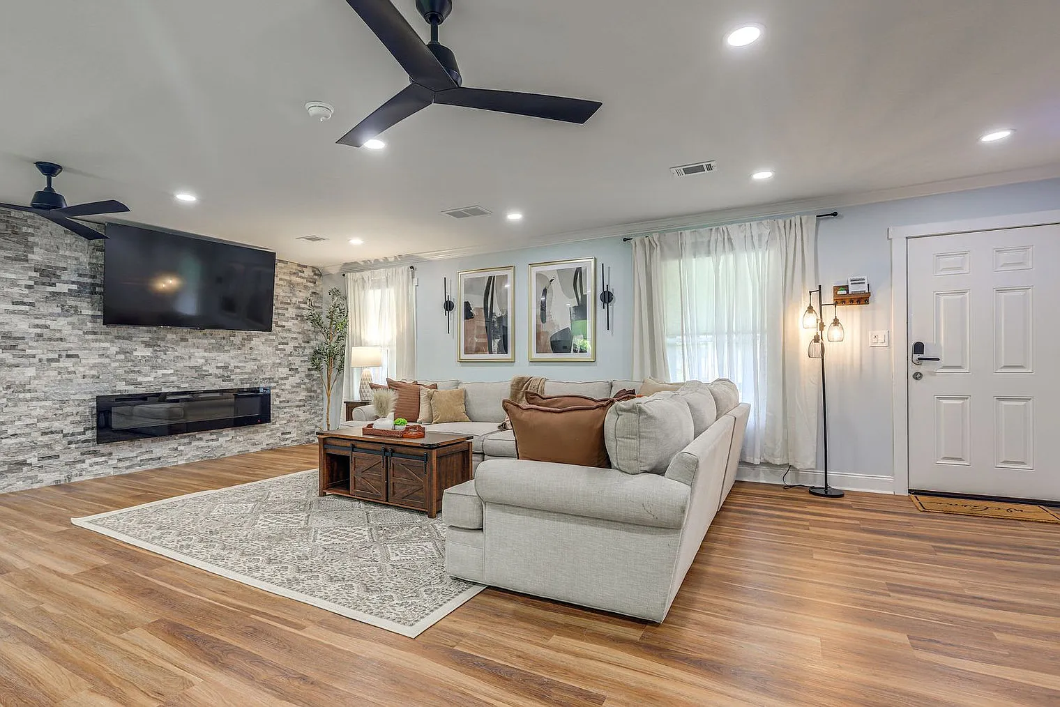 4 bed, 3.0 bath, 2389 sqft, $4,580 — Photo 2