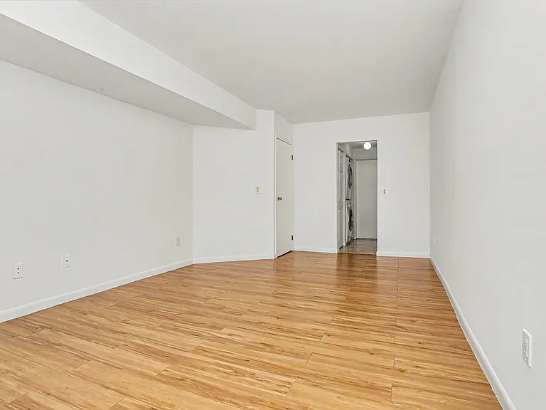 311 N Greeley Ave — Photo 9