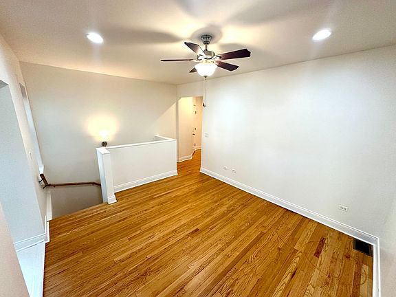 4th image of 1421 W Rosemont Ave #1423-1