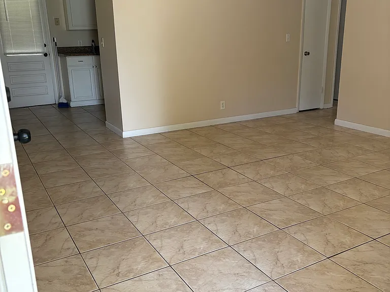 27167 Wakefield Dr — Photo 6