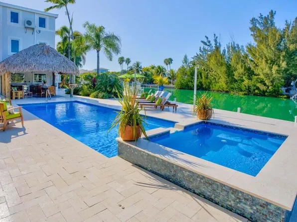 17183 Coral Dr, Sugarloaf Key, FL 33042
