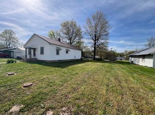 401 E Pennington Ave, Ava, MO 65608